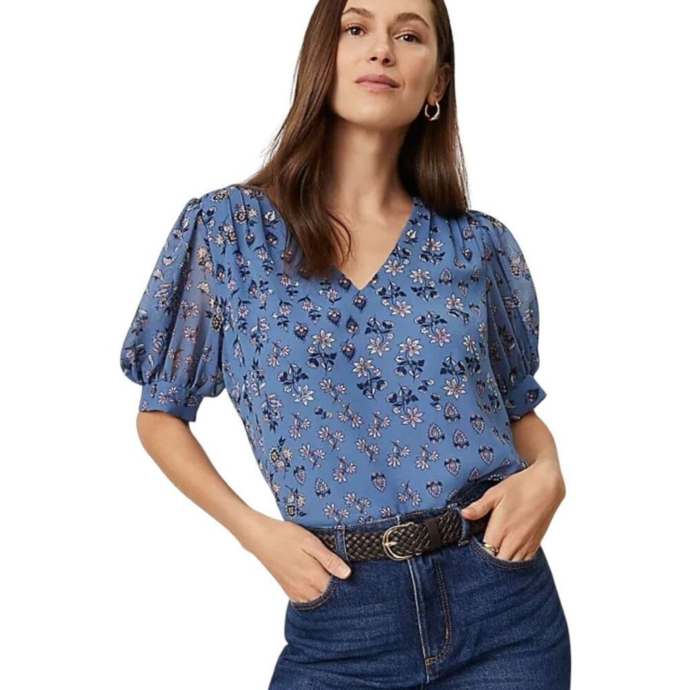 Ann Taylor Micro Floral V-Neck Popover Blouse Top Size Medium Short Sleeve Blue